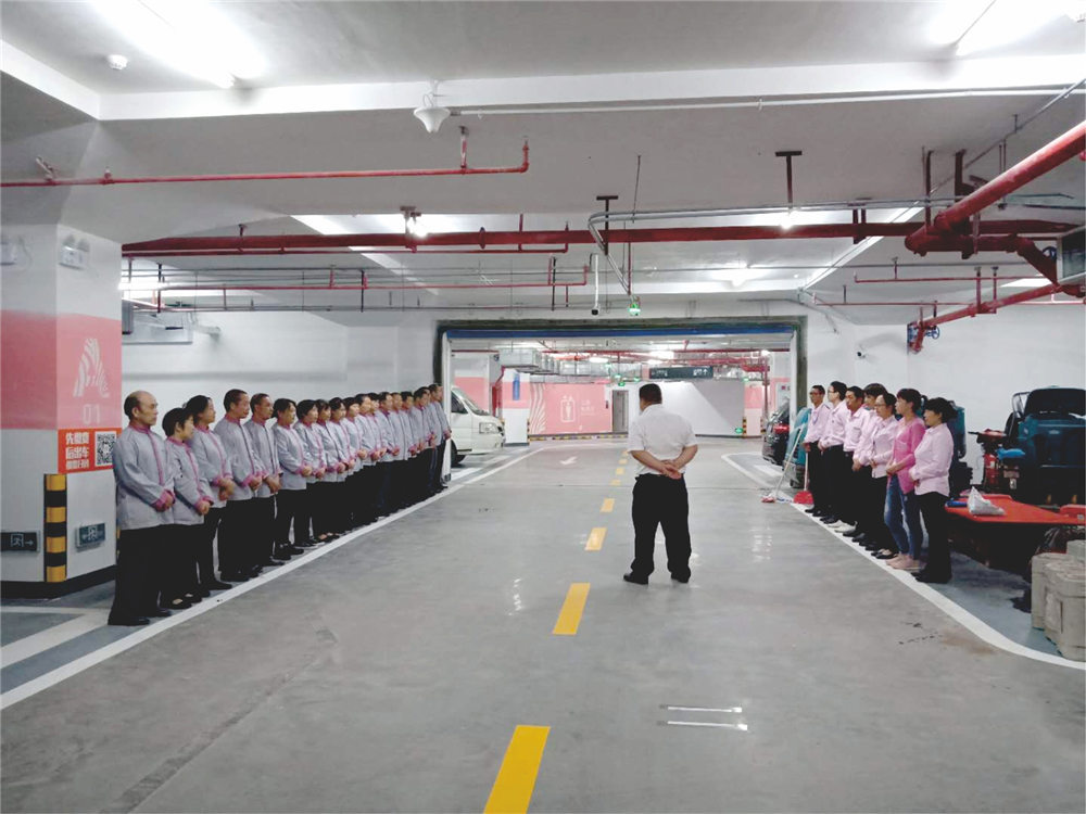 員工列隊2.jpg